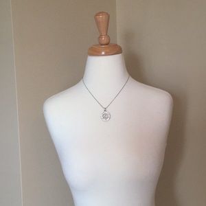Lia Sophia Jewelry - LIA SOPHIA NECKLACE SILVER PEACE SIGN PEACESIGN Lia Sophia Jewelry - LIA SOPHIA NECKLACE SILVER PEACE SIGN PEACESIGN